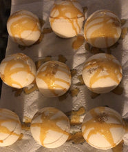 Load image into Gallery viewer, Oatmeal Milk &amp; Honey Bath Bombs