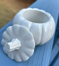 Load image into Gallery viewer, Pumpkin Spice Buttercream Concrete Candles - Small