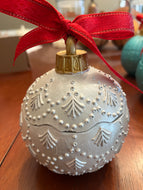 Christmas Ornament Candle - Frosted Juniper