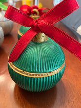 Load image into Gallery viewer, Christmas Ornament Candle - Vanilla Bean Noel